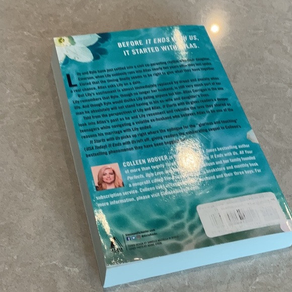 🌻 3/$13 Colleen Hoover - Picture 9 of 10